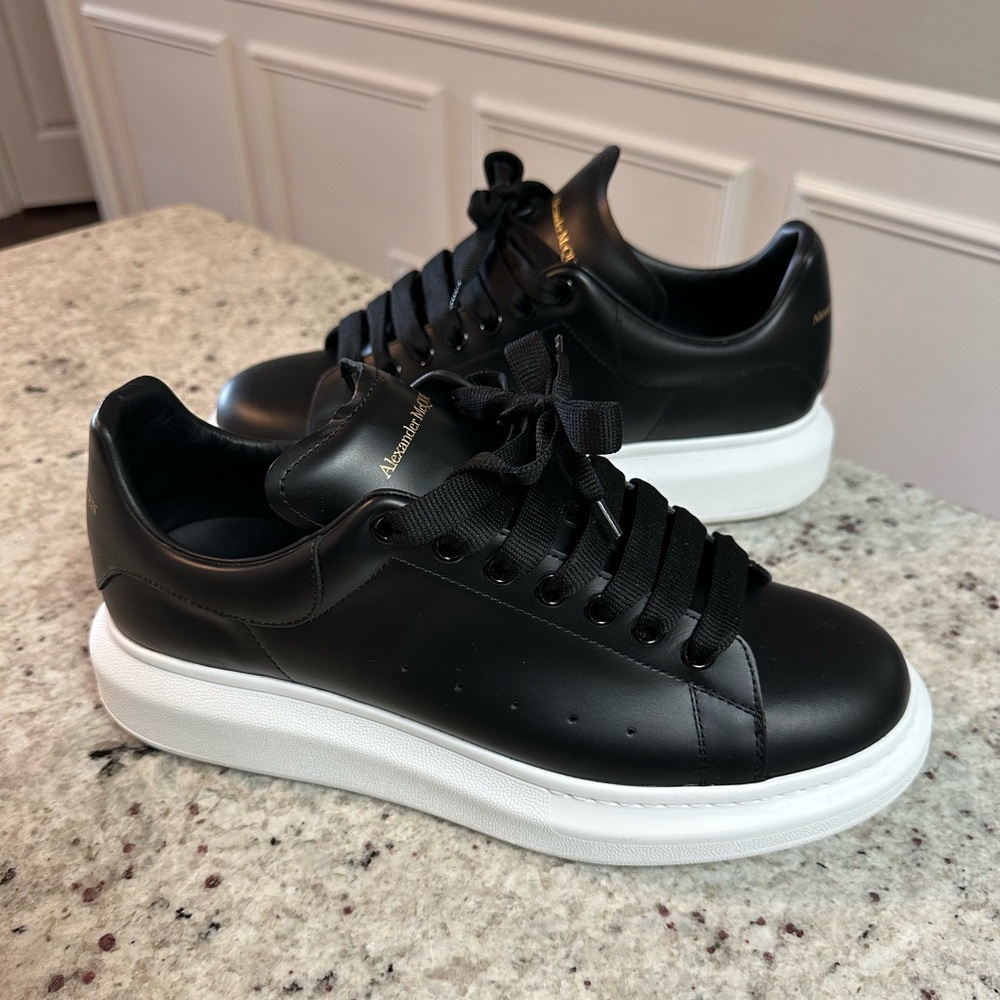 Men’s Alexander McQueen Shoe 
Size:EU 44/US 11